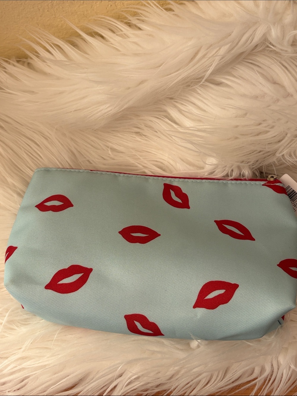 Clinique x Kate Spade Sky Blue Cosmetic Pouch with Red Lip Print - Picture 4 of 6